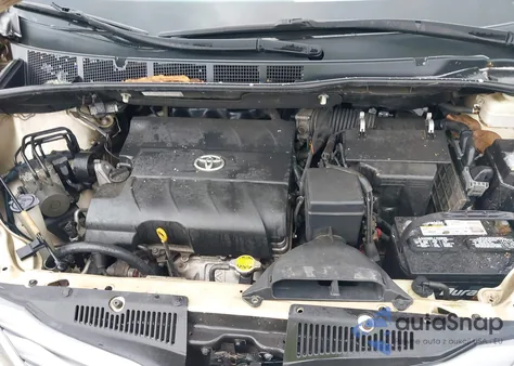 2011 Toyota Sienna Xle V6 z USA, uszkodzony, nr VIN 5TDYK3DC7BS167104